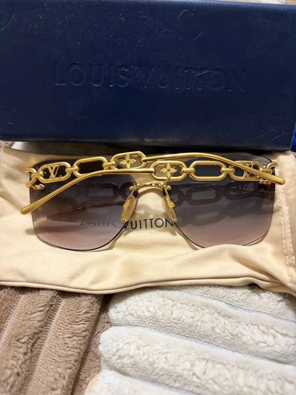 Louis Vuitton Women's Gold Chain Detail Sunglasses with Brown Gradient Lenses - Picture 2 of 6